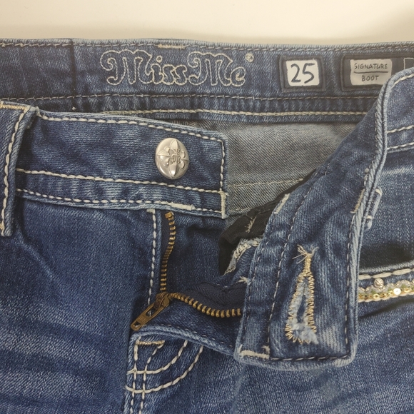 Miss Me embrroidered, rhinestone, studded signature boot cut jeans size 25 - Picture 11 of 14